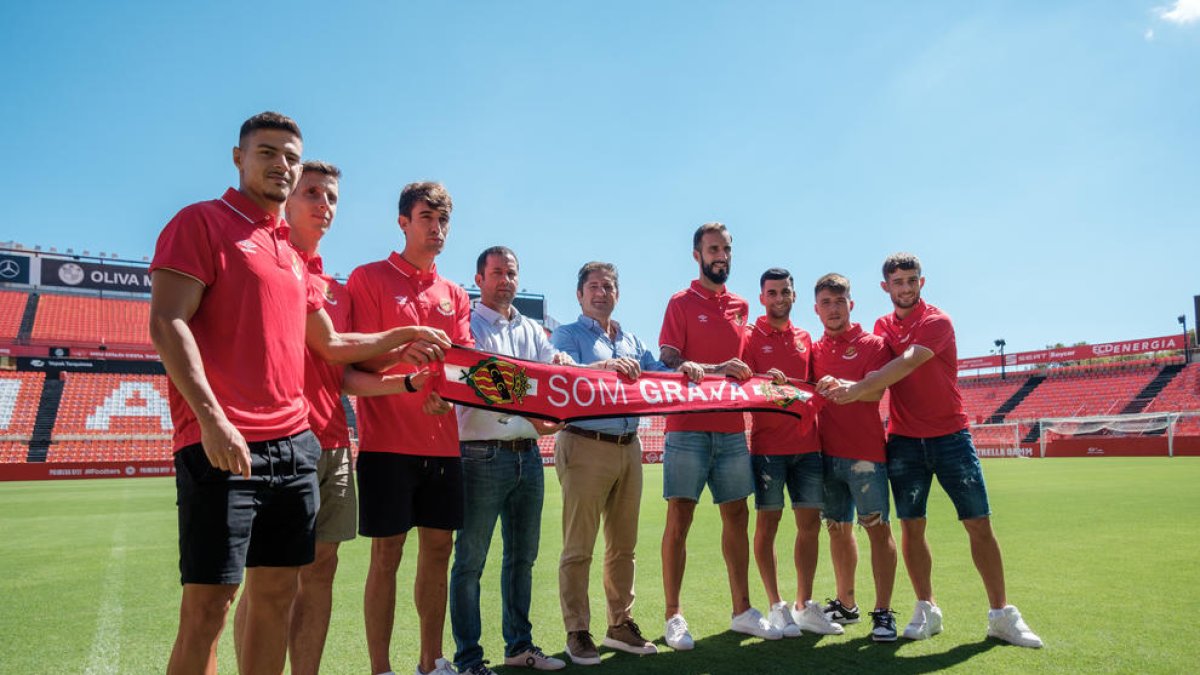 Fàbregas: «Hem fet una plantilla que aspira a tot des del primer dia»