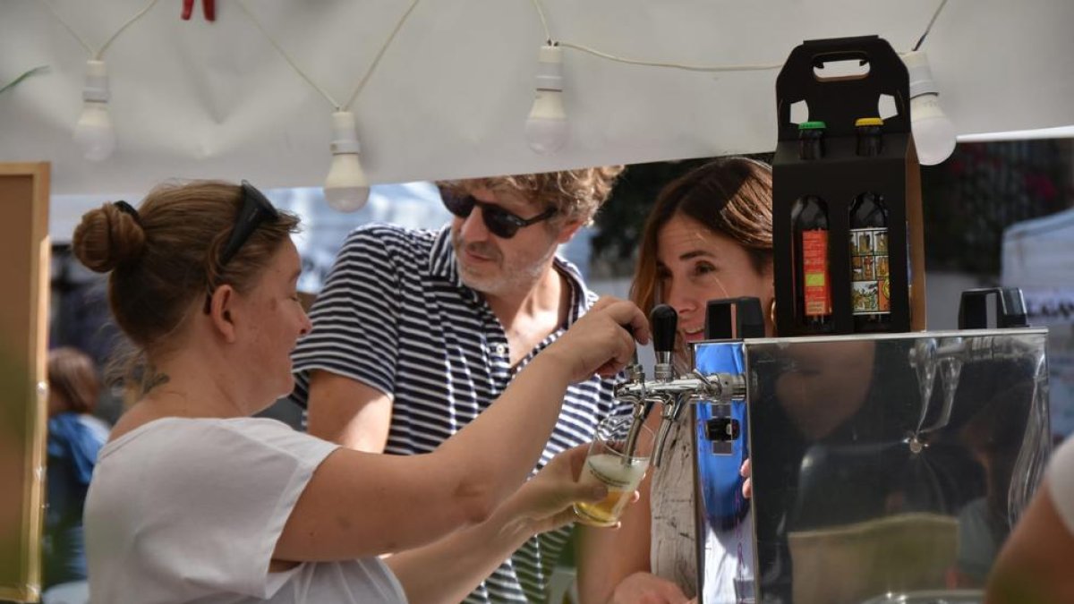 Unas 4.000 personas visitan la Feria de la Cerveza Artesana de Torredembarra