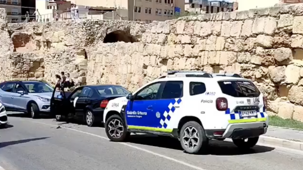 Mossos busca a Tarragona uns lladres que han topat amb el cotxe al passeig de Sant Antoni i han fugit