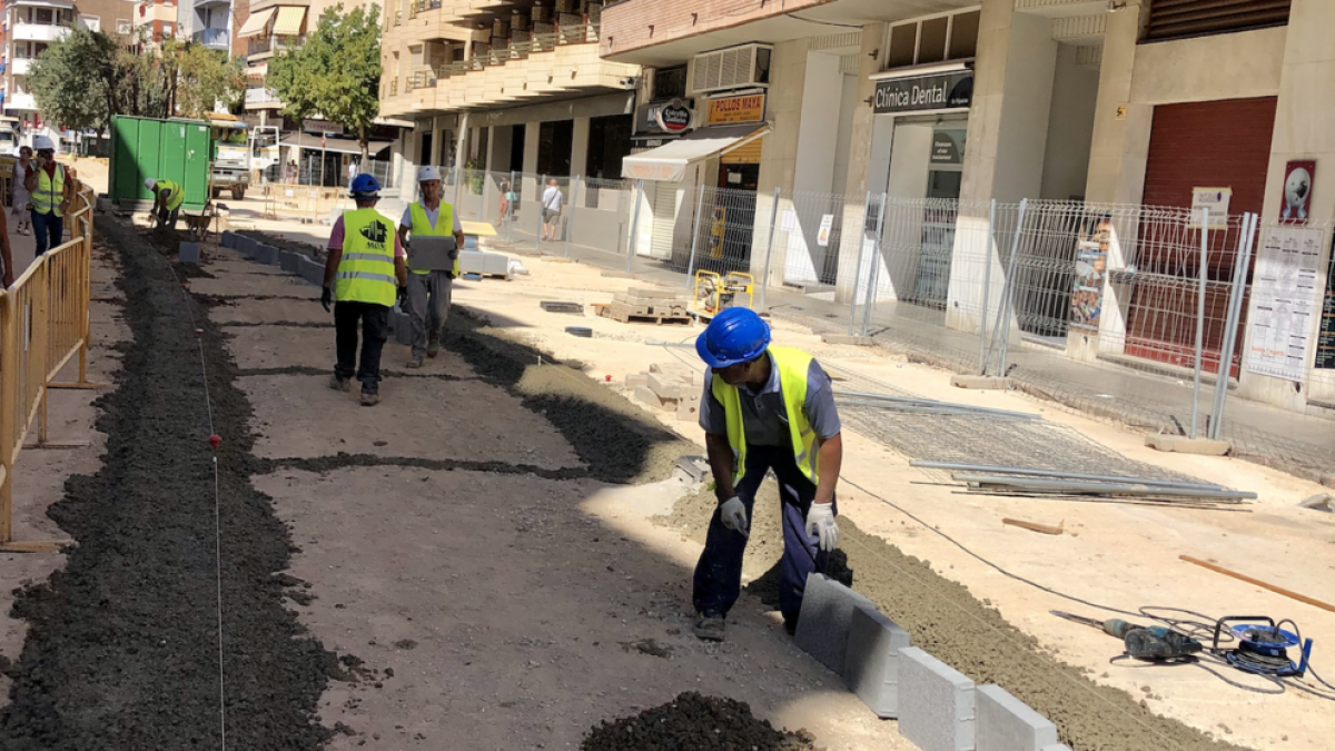 Cambrils inicia los trabajos de pavimentación final de la Rambla Jaume I