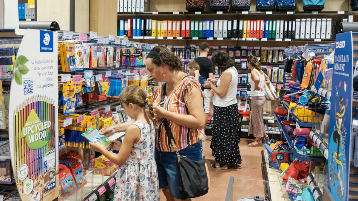Las familias tarraconenses acusan la subida de precios a la hora de preparar el curso escolar