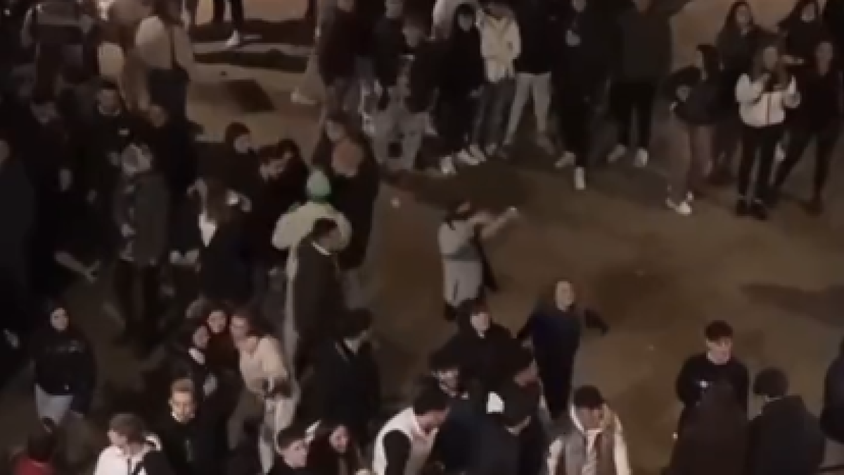 Activan un dispositivo especial para parar los botellones de la plaza de Sedassos