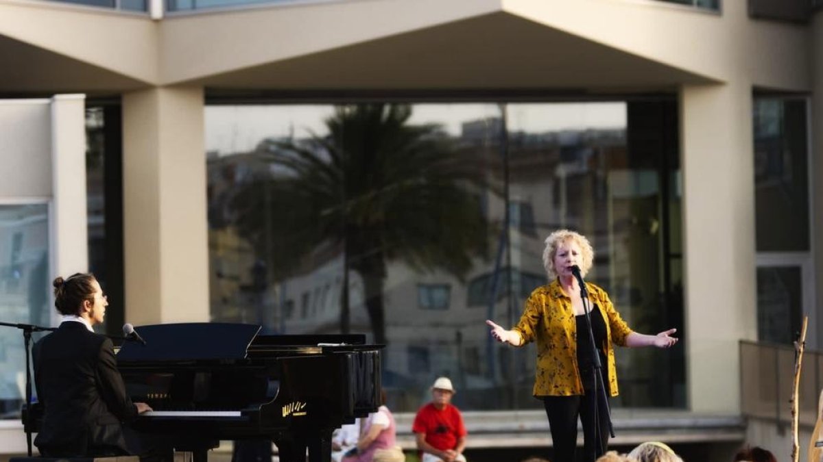 «Tenemos que perseguir la utopía, la 'joie de vivre', y lo intento transmitir en el último disco»