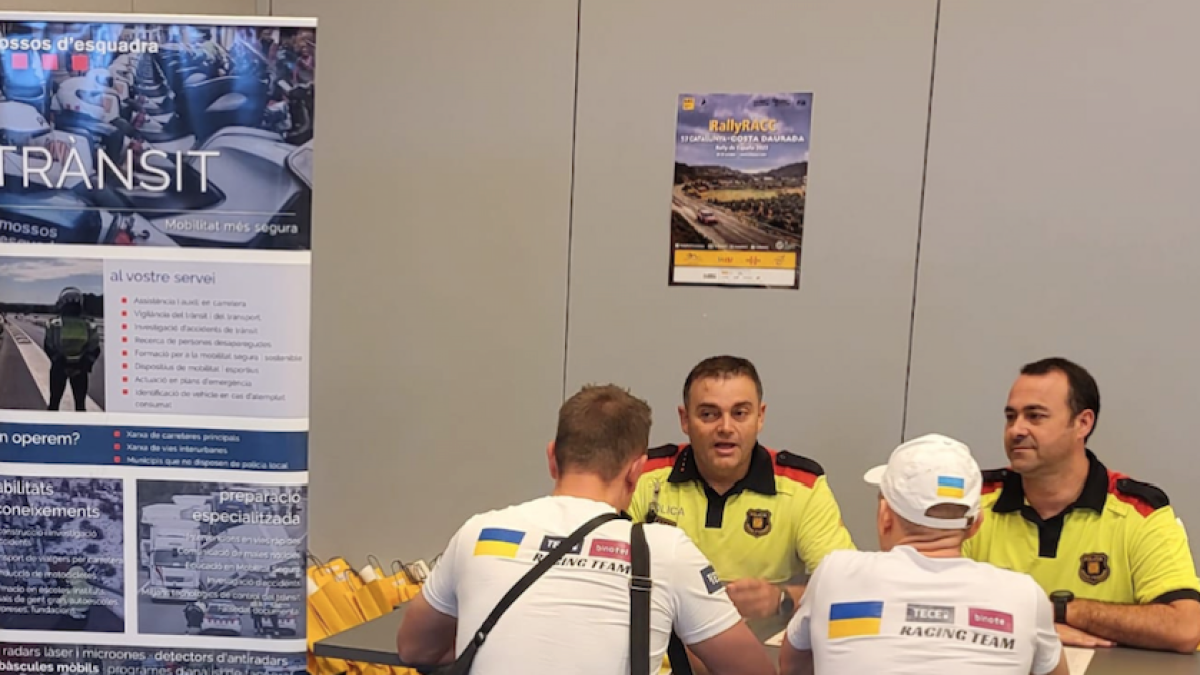 Los Mossos ofrecen formación en movilidad segura a los equipos que participan en el 57.º Rally