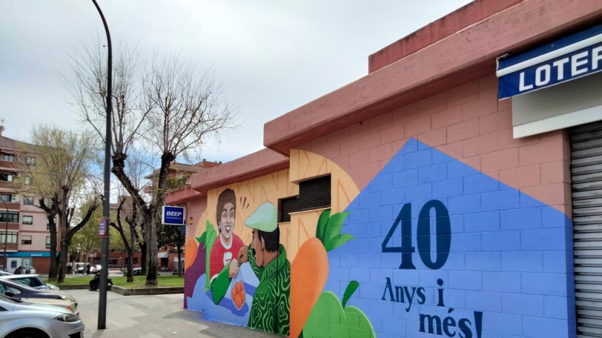 El Mercat de Torreforta estrena un mural para conmemorar su 40 aniversario