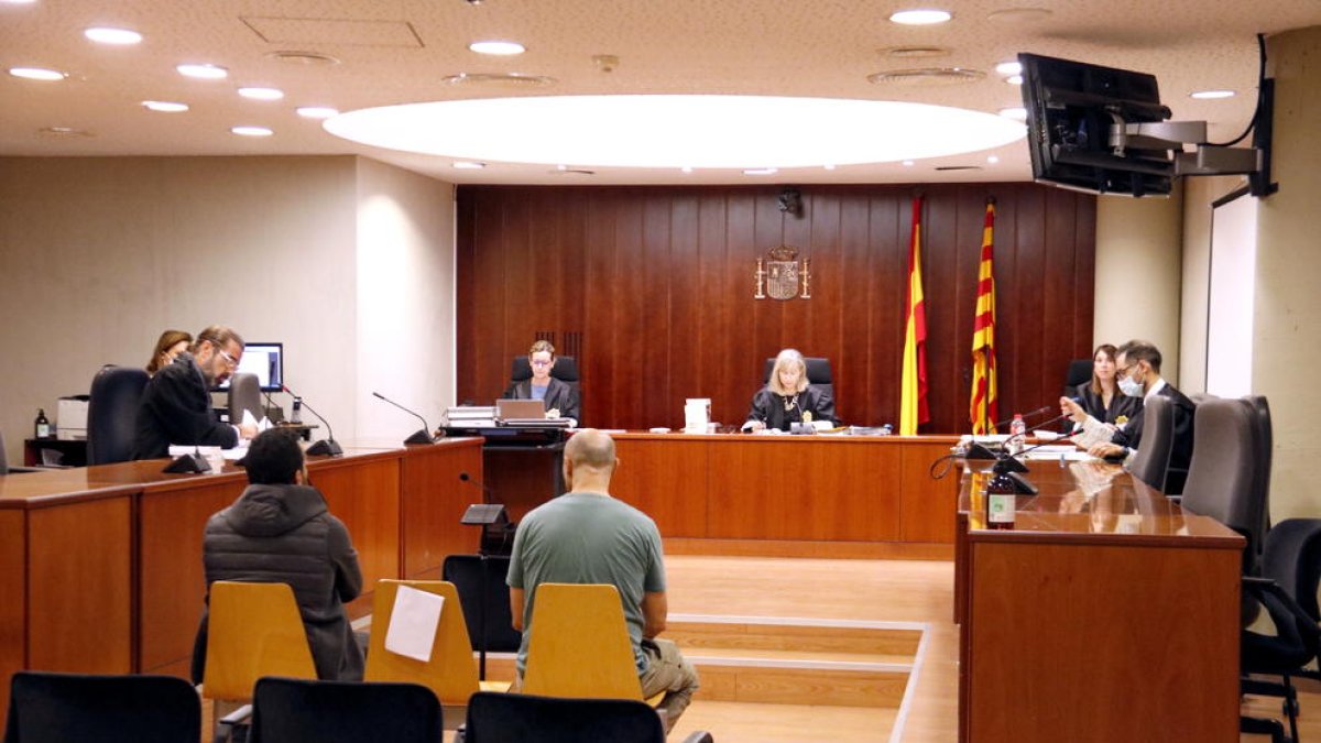 Lleida: Absuelven a un hombre acusado de abusar del hijo de 7 años porque la declaración del menor no se oía bien