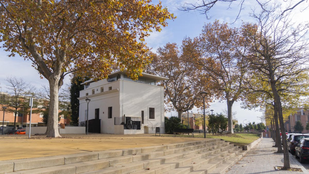 Los vecinos piden que se arreglen las aceras de la plaza de Celdoni de Reus