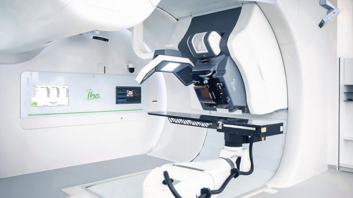 Sanitat formalitza el contracte per acollir els aparells de prototeràpia pagats per Amancio Ortega