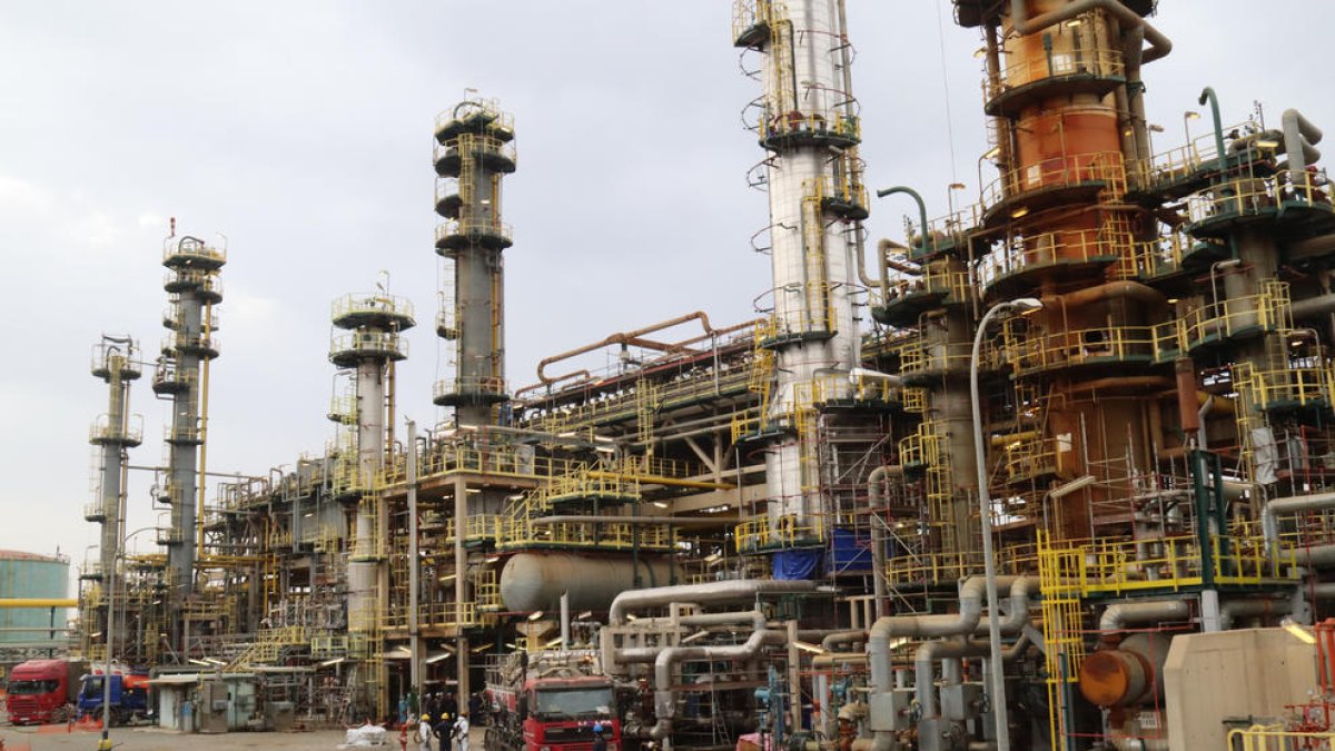 Repsol arriba a l'equador de la parada de la refineria de Tarragona i espera complir els terminis