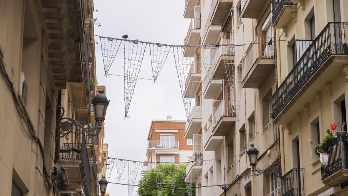 Tarragona comença a col·locar les llums de Nadal