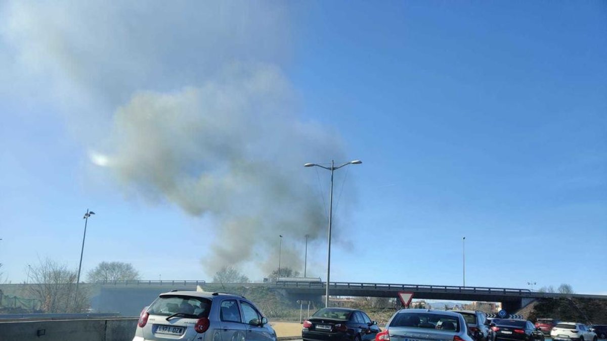 Queman dos barracas|chabolas detrás de la Escuela Río Clar de Tarragona
