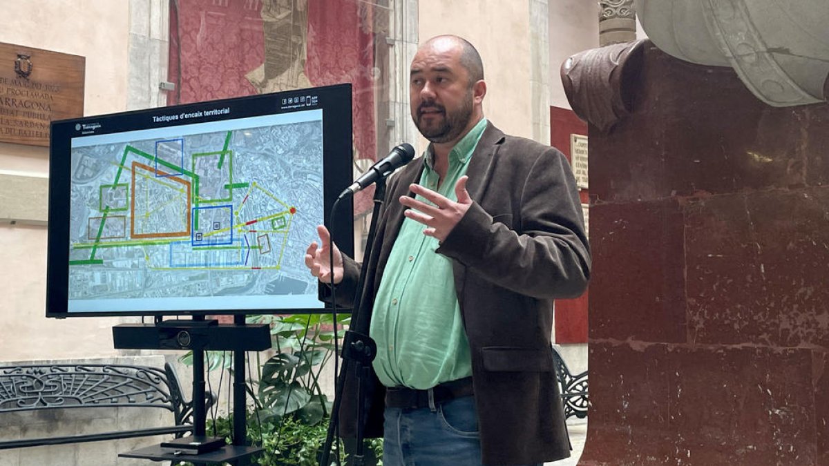 El gobierno propone reubicar la antigua Laboral entre los barrios de Campclar y Bonavista