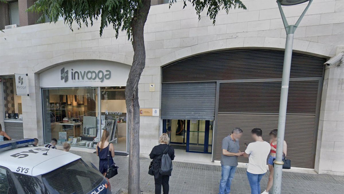 Los sindicatos denuncian el «colapso» en las citas por obtener o renovar el DNI y el pasaporte