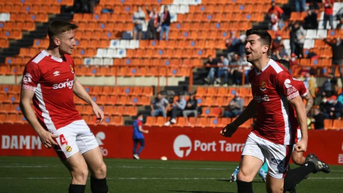 Bonilla se convierte en el nuevo pichichi grana con un auténtico golazo