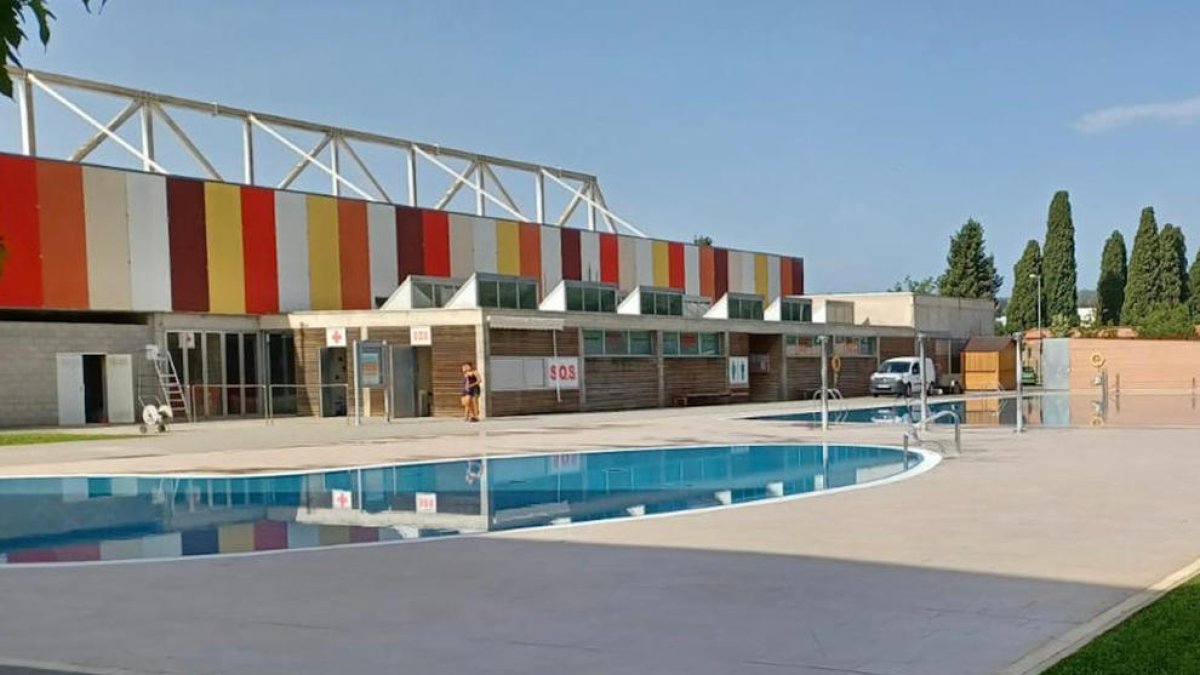 Once niños intoxicados para bañarse en la piscina municipal de Salt