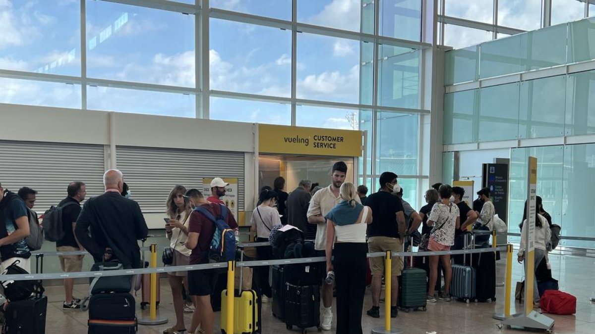 Vueling anula 36 vuelos este domingo en el aeropuerto de Barcelona por la huelga de tripulantes de cabina