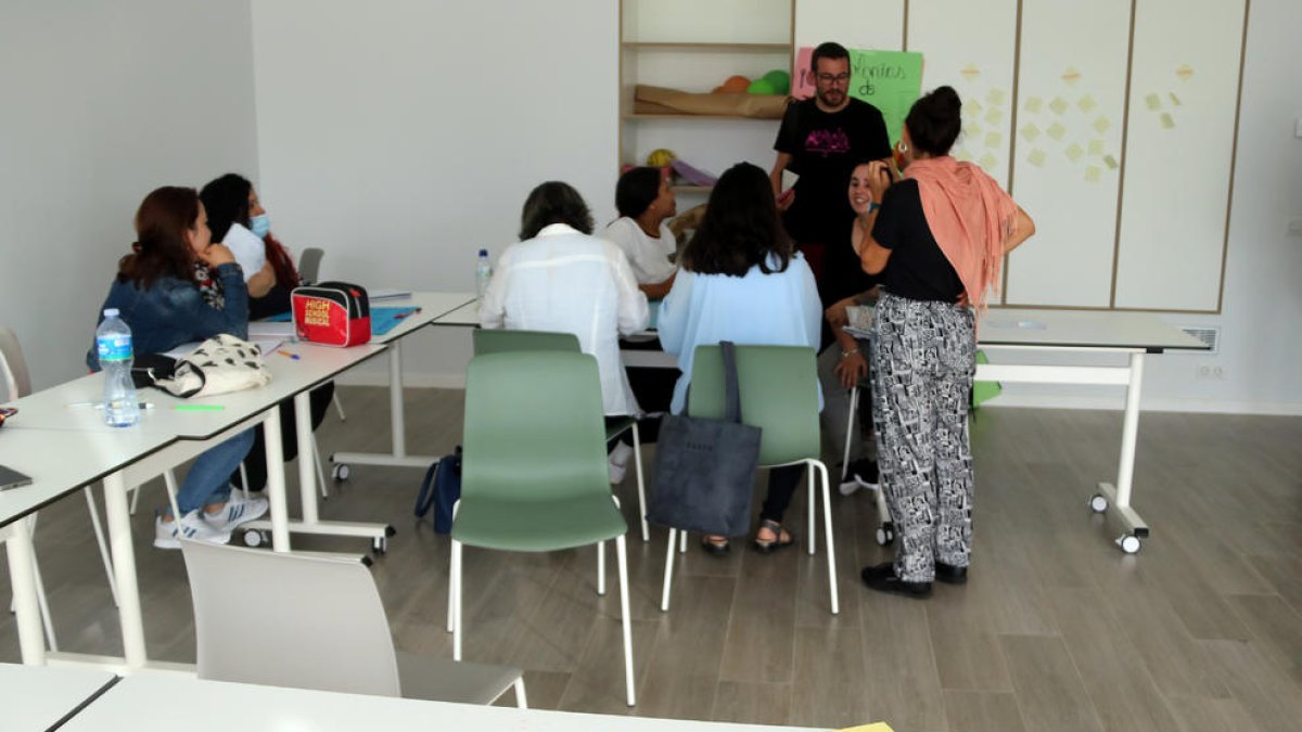 Fundesplai posa en marxa un programa d'acompanyament a dones joves que han patit violència de gènere