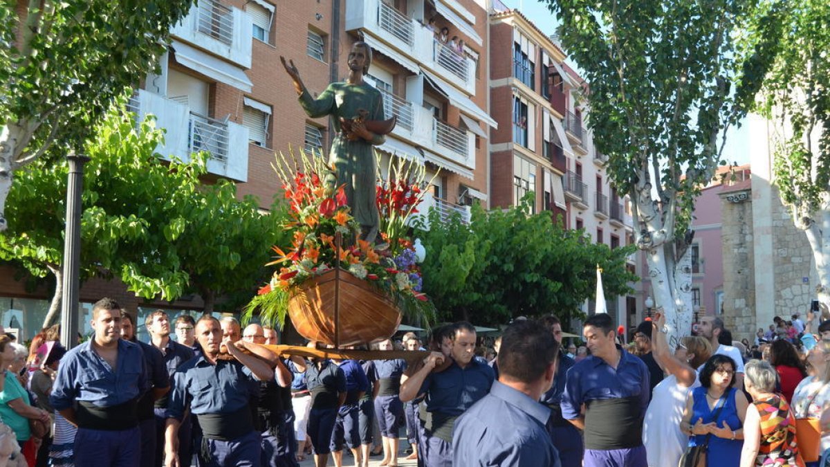 El Serrallo celebrará Sant Pere con conciertos, correfoc, castells y devoción al patrón