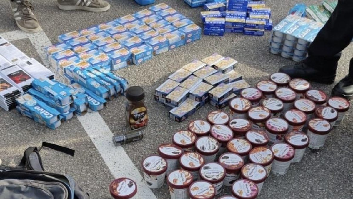 Detienen a tres hombres por robar helados por valor de 1.000 euros en una tienda de Sitges