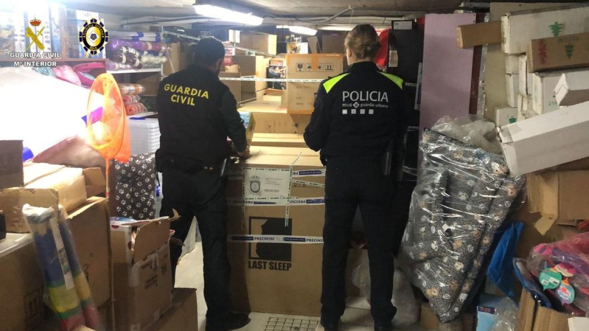 Intervienen en Reus 350 muñecos de personajes manga valorados en más de 15.000 euros