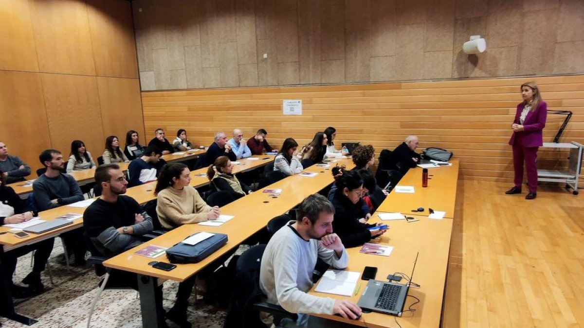 La AEQT y la URV ponen en marcha el primer curso sobre seguridad de procesos en la industria química