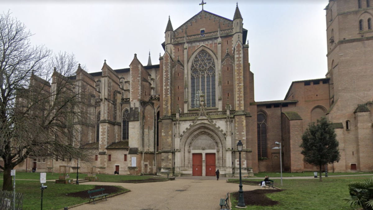 Colocan un artefacto con ácido en la catedral de Touluse en plena misa