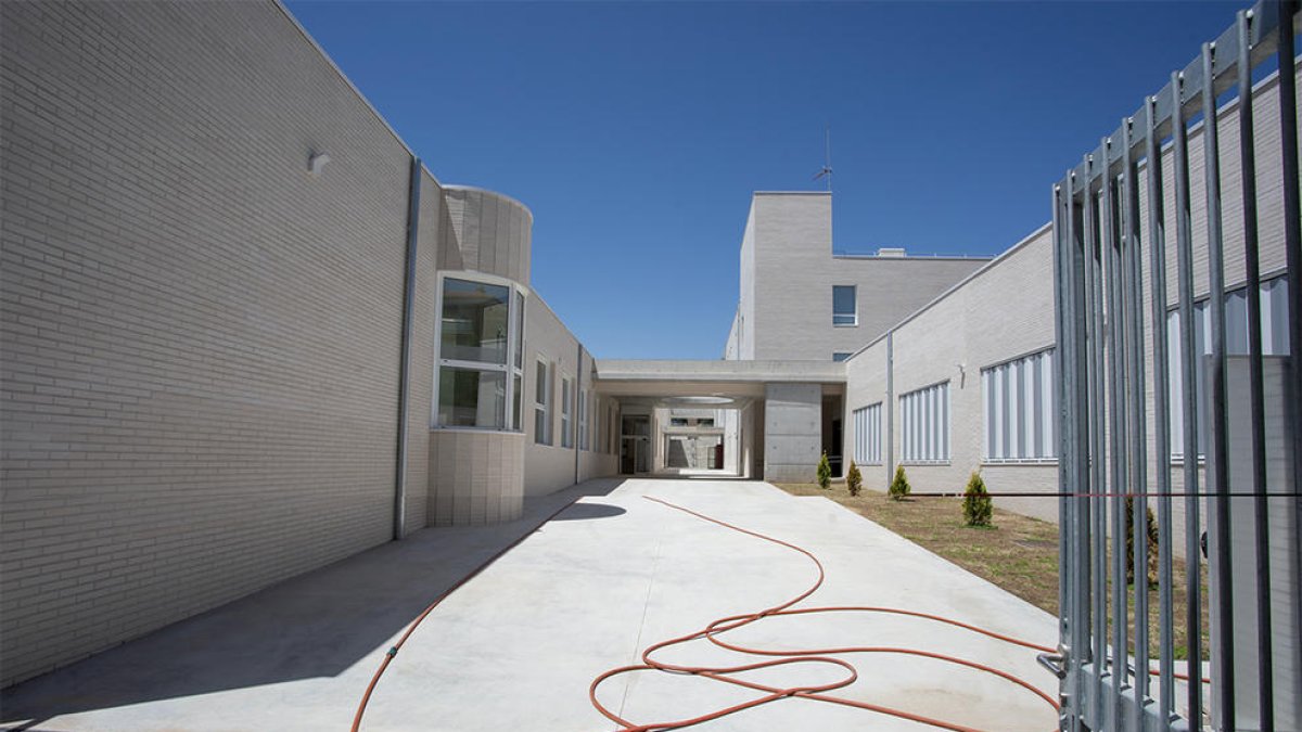 L'AFA de l'escola de l'Arrabassada de Tarragona es queixa que no hi ha data per al trasllat