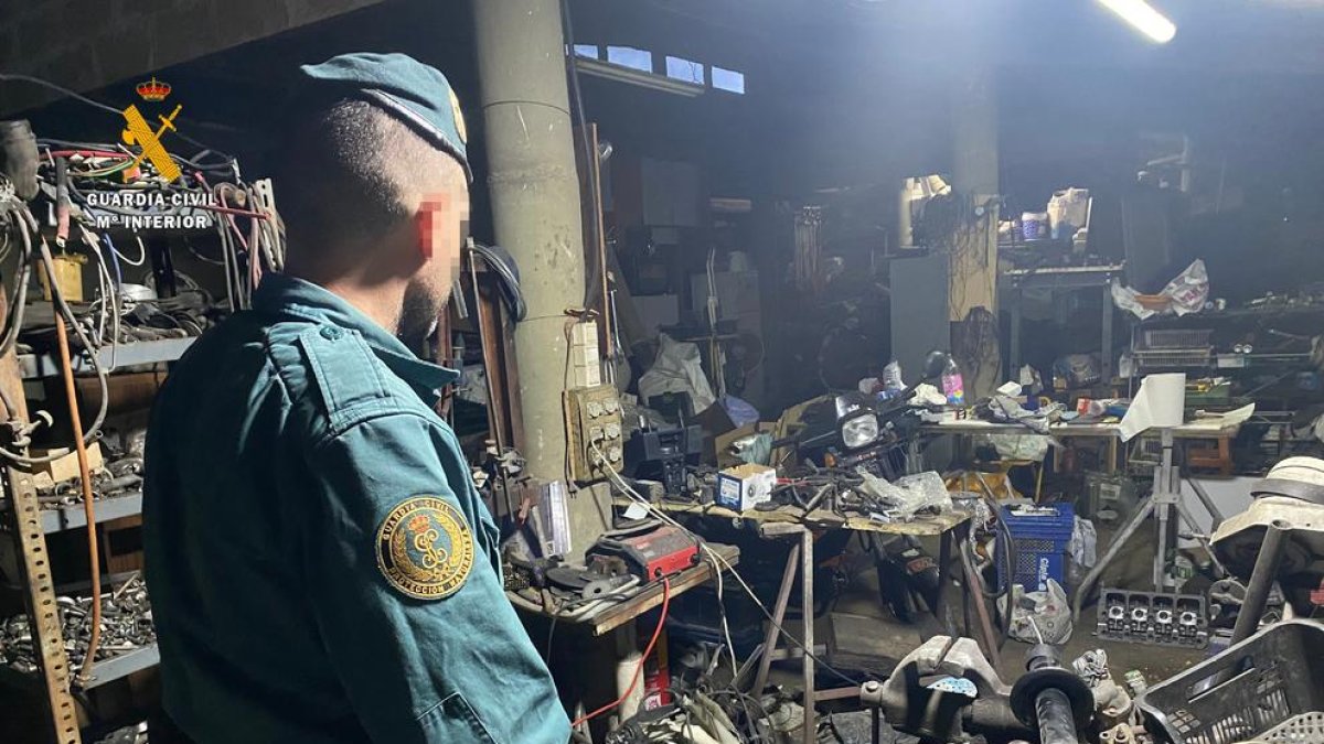 Localizan dos talleres mecánicos clandestinos uno en Godall y y el otro en Santa Bàrbara
