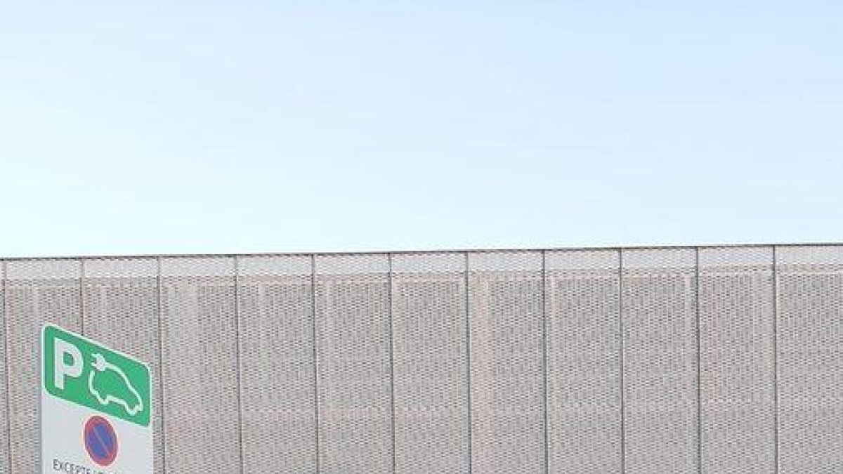 Reus instal·la dos nous punts de recàrrega de vehicles elèctrics