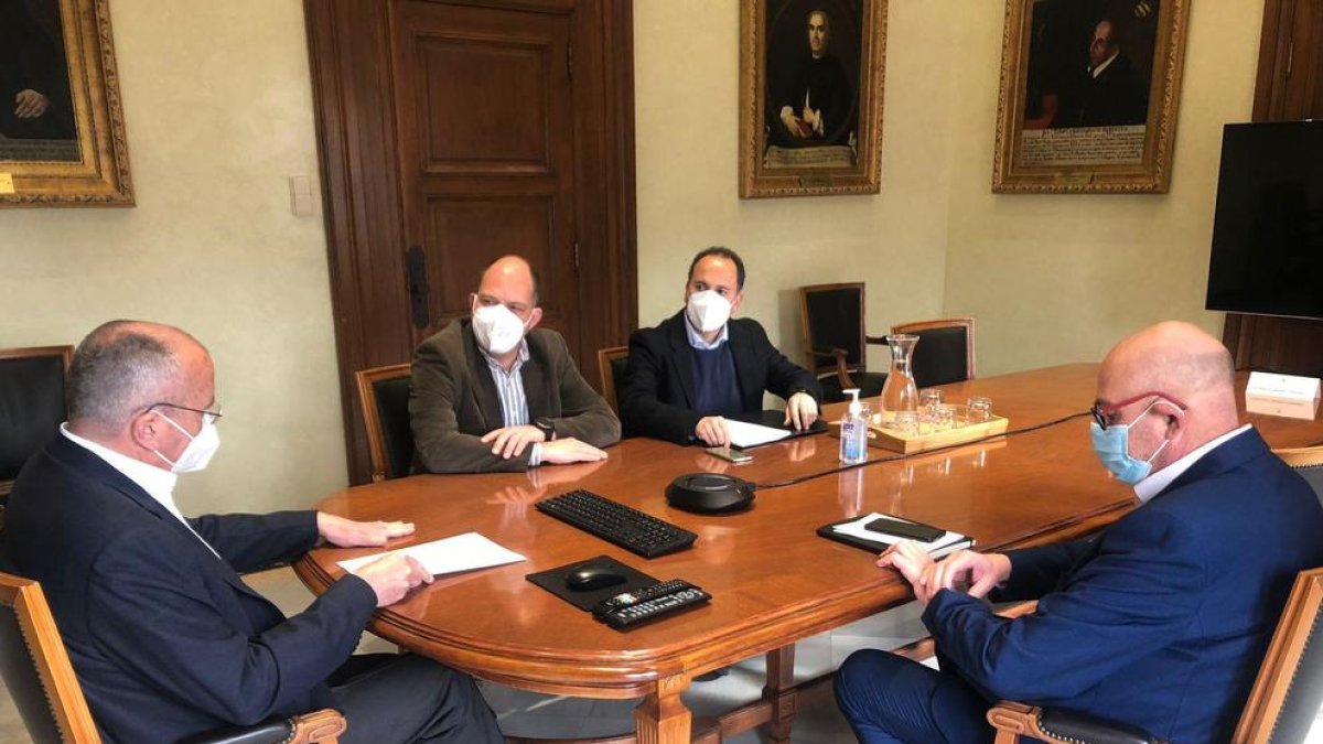 Una avería en el cableado soterrado sería la responsable de los cortes eléctricos en la zona sur de Reus