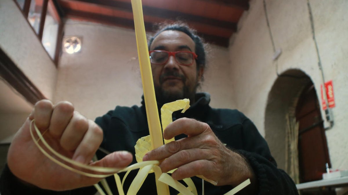 Un tercio de las palmas artesanales que se hacen en la Vilella Baixa se venden por internet
