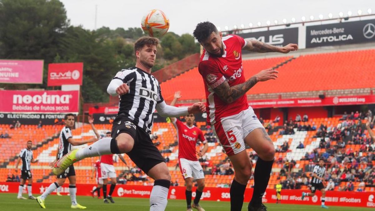 El árbitro pita el final de la primera mitad justo después del gol grana