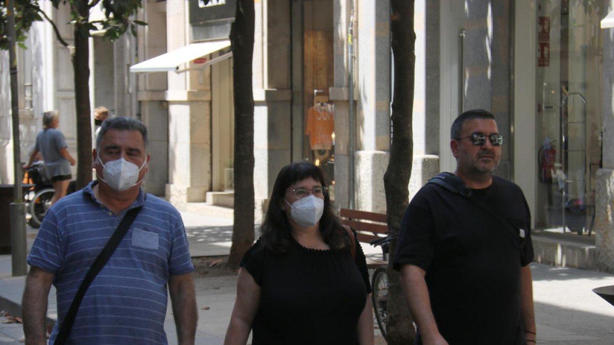 A partir de esta medianoche no habrá que llevar mascarilla en exteriores