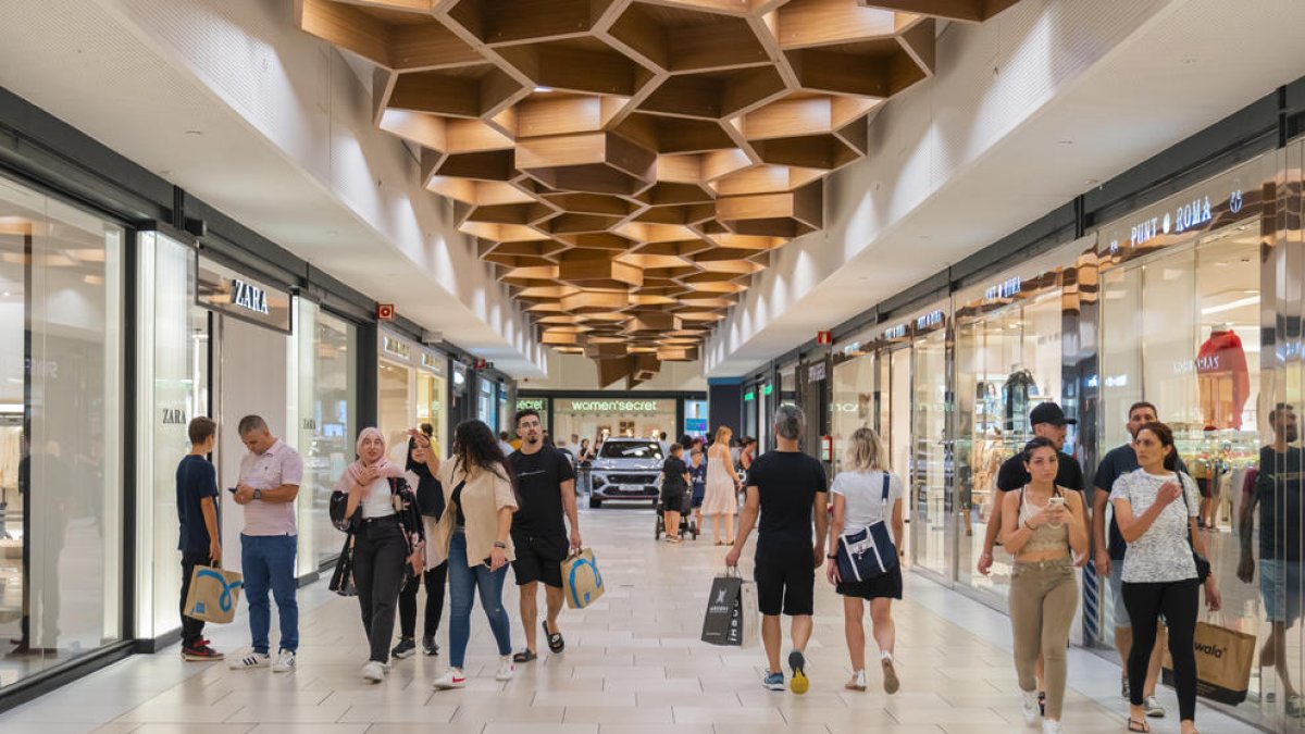 Los consumidores catalanes gastarán una media de 459 euros por Navidad, un 8% menos que la media estatal