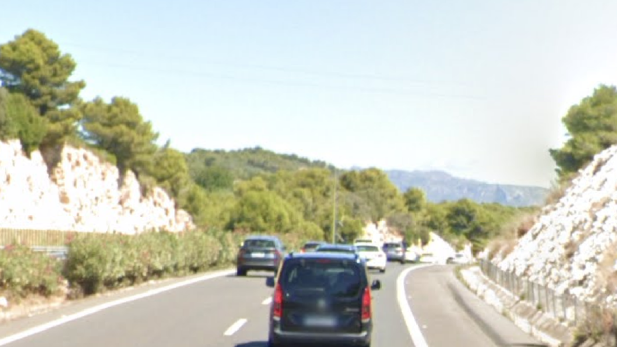 Retencions a l'AP-7 al Perelló per un turisme que ha bolcat