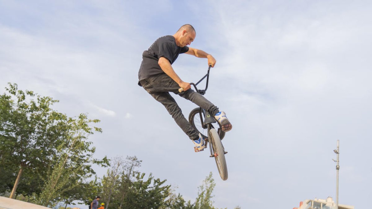 Els 'skaters' de Reus aproven les instal·lacions del Parc de Lliscament