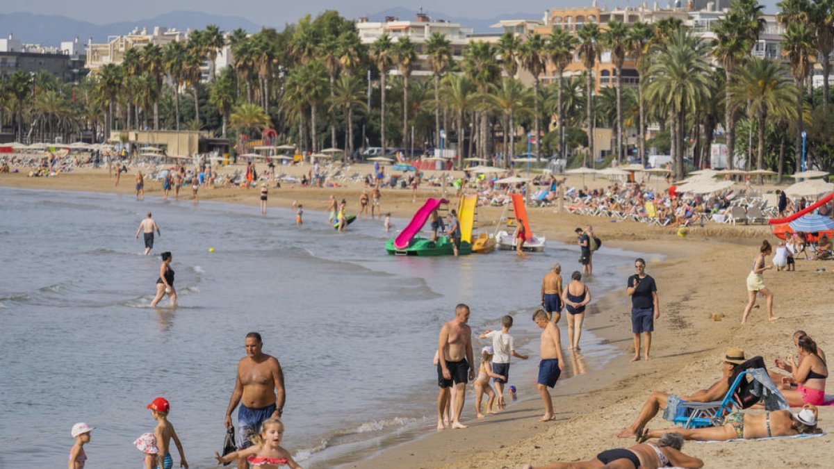 La Costa Daurada viu un principi de tardor atípic per les altes temperatures
