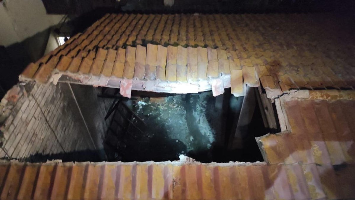 Col·lapsa part d'una teulada d'una nau abandonada a Valls