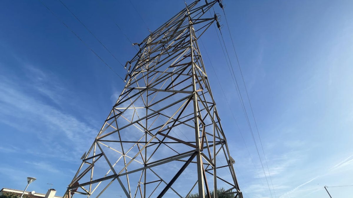 Roda de Berà fa el primer pas per eliminar les torres elèctriques