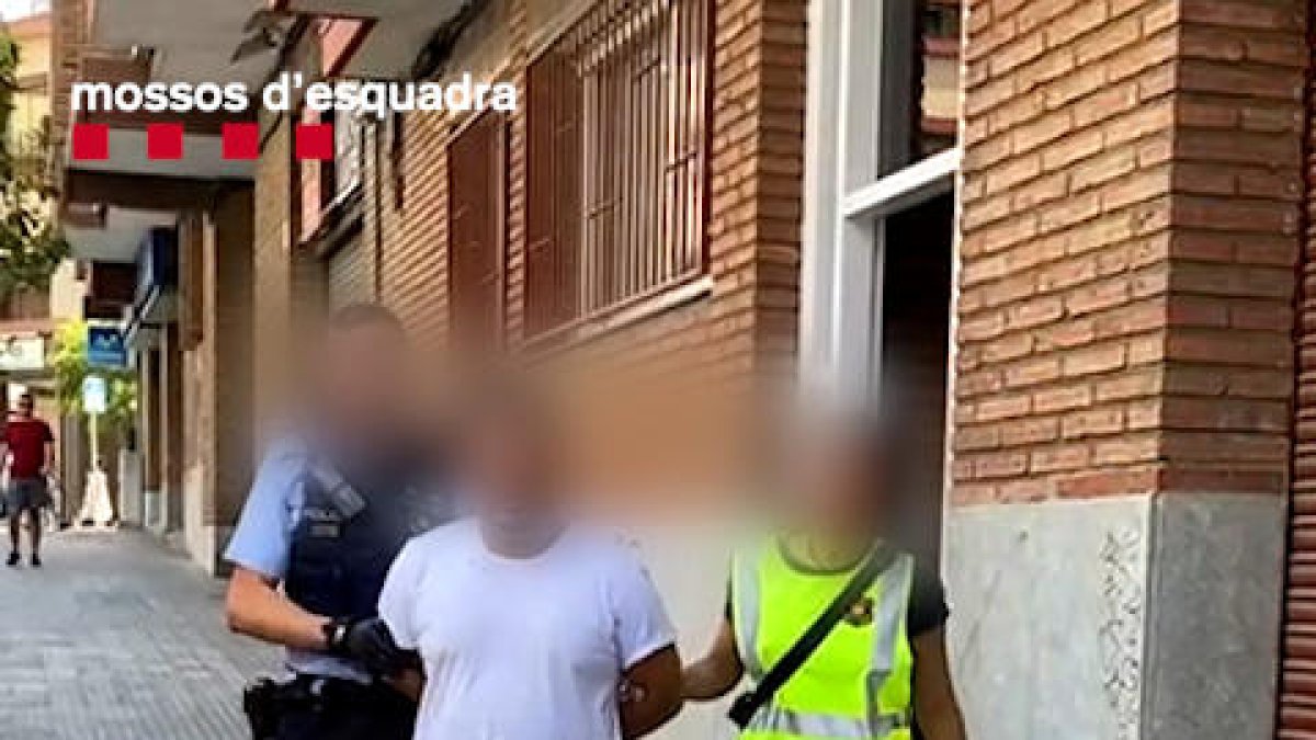 Barcelona: Dos detinguts per robar a gent gran fent-se passar per revisors de la llum i el gas