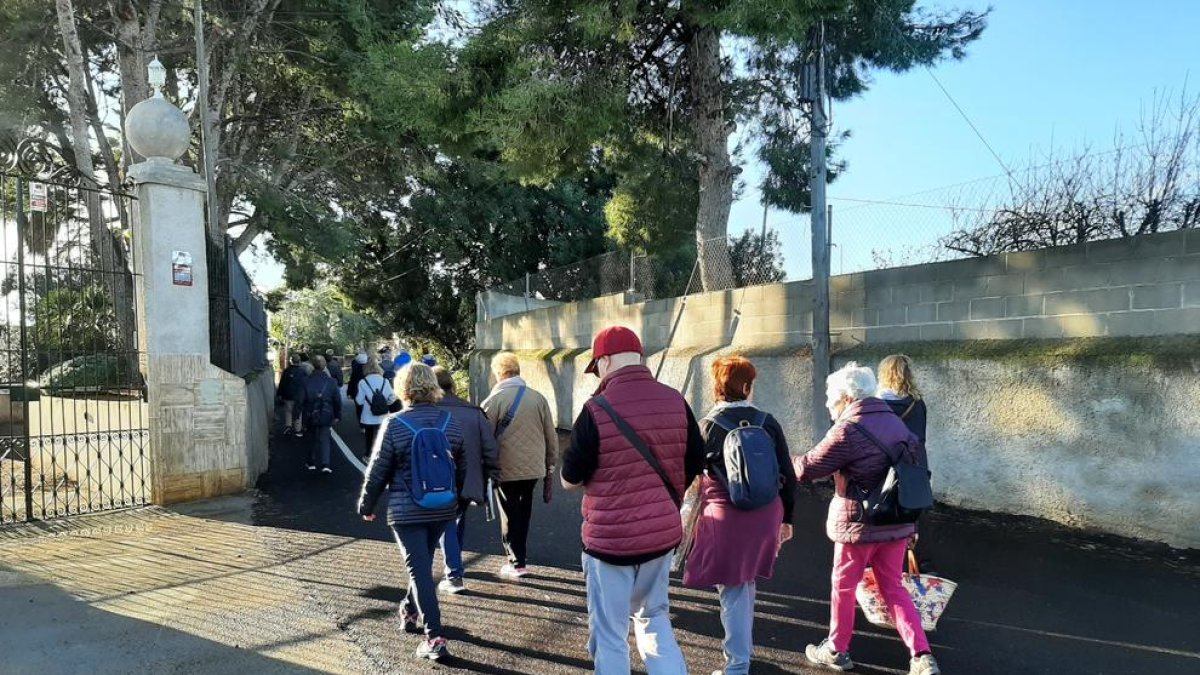 El Camí de la Pedra Estela de Reus es reordena al trànsit i incorpora un vial per als vianants