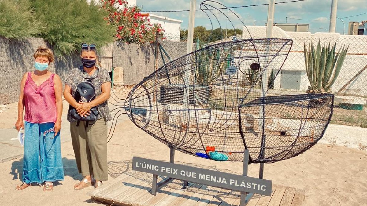'El peix que menja plàstic', torna a la platja de Creixell