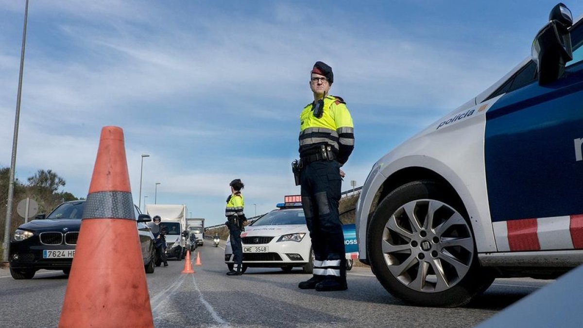 Detingut un camioner begut i drogat a Constantí que duia matèries perilloses