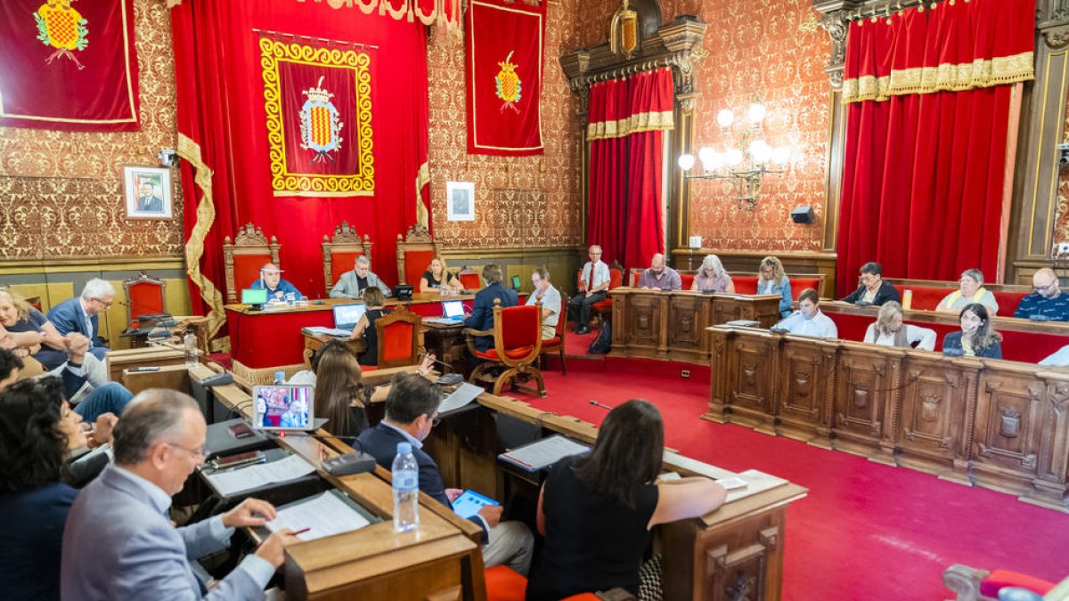 Els no adscrits faciliten l'aprovació de l'increment de la taxa de la brossa a Tarragona