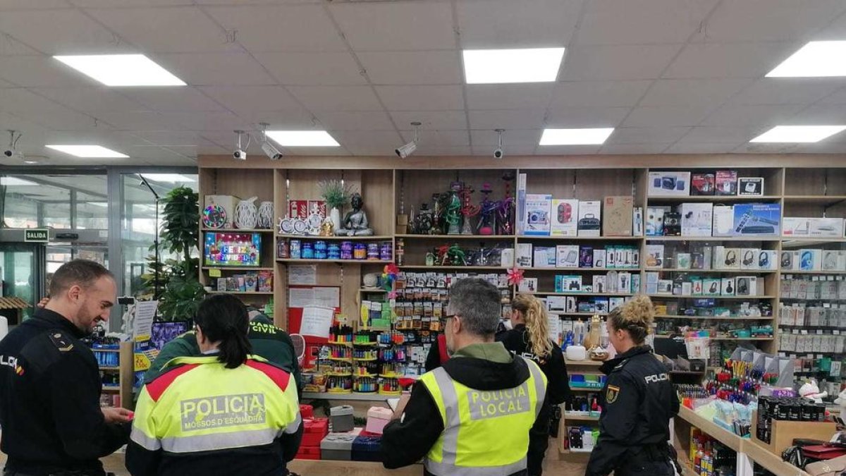 Retiran juguetes en varios establecimientos de Camnrils por no cumplir la normativa