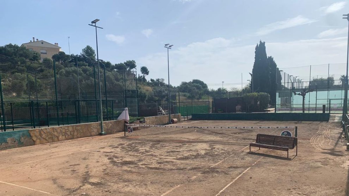 El temporal deixa nou pistes «irrecuperables» al Club Tennis Tarragona