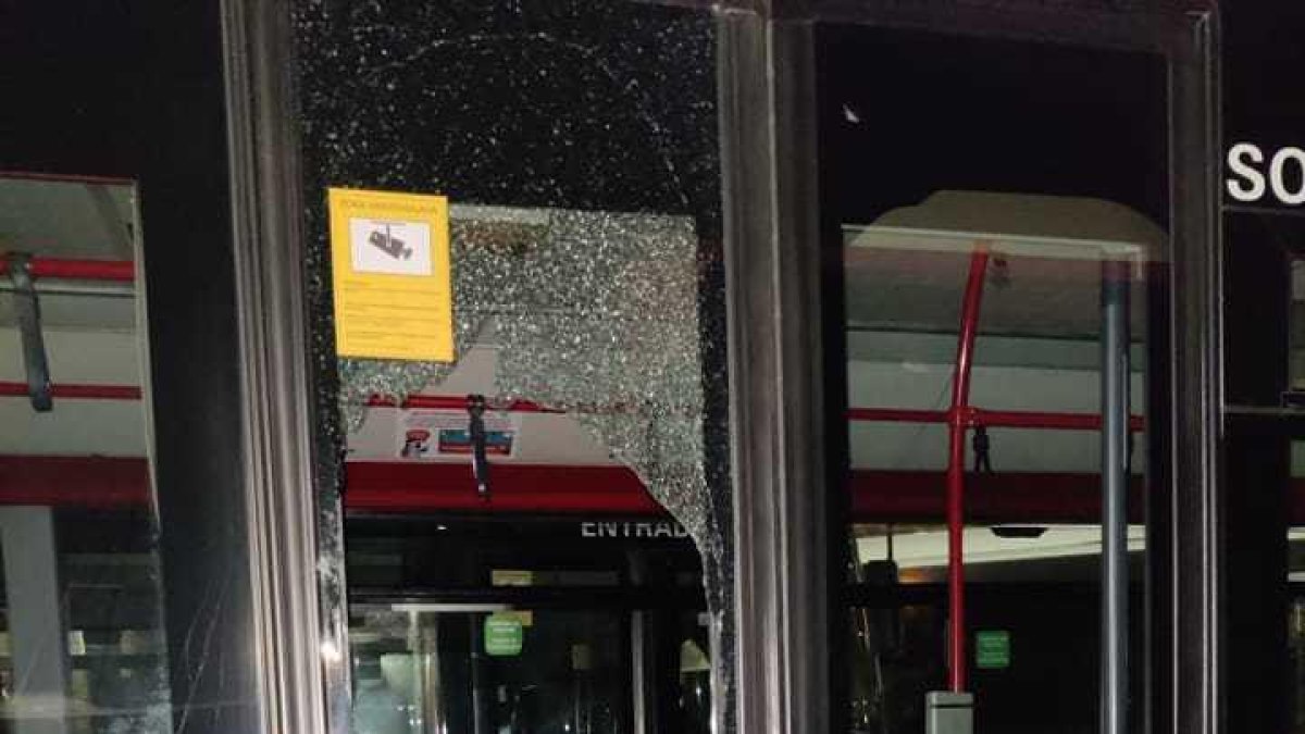 Apedrean los autobuses de la EMT cada semana a su paso por Campclar