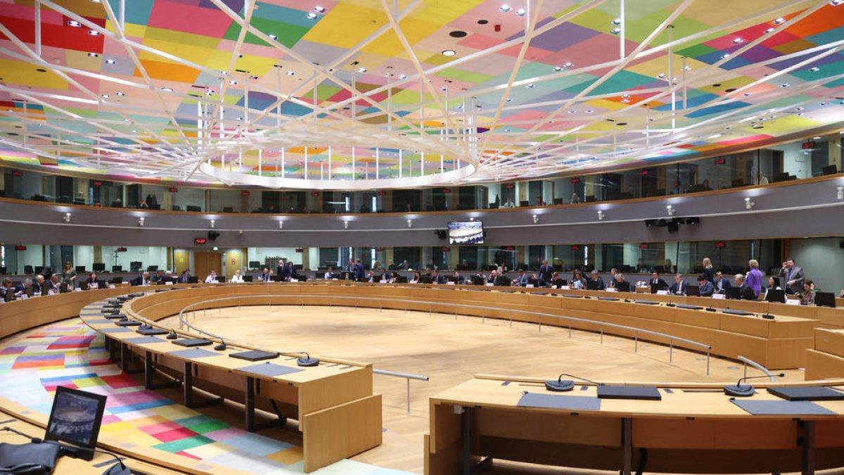 Los estados de la UE llegan a un acuerdo para fijar en 180 euros por MWh el límite de seguridad en el precio del gas