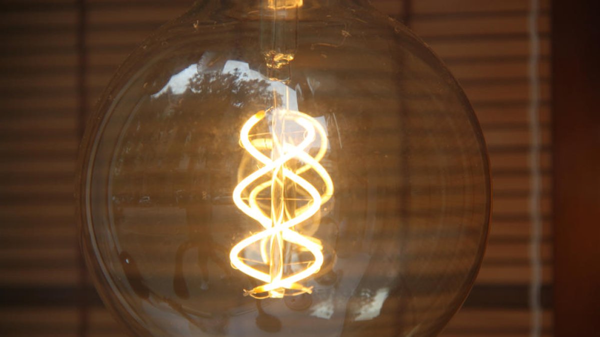 El precio de la luz marcará este martes el nivel más bajo de diciembre, con 75,19 euros el MWh
