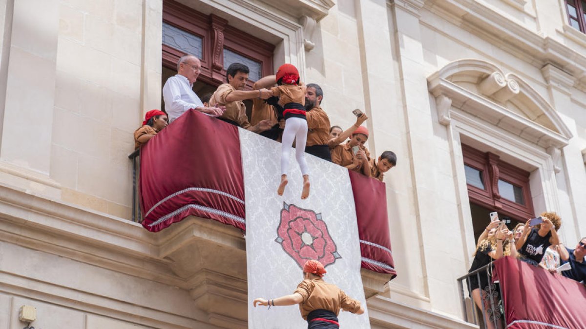 La diada castellera i la professó tanquen a Reus un Sant Pere multitudinari